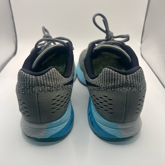 Nike Gray Sneakers with Pink and Blue Highlights - Picture 4 of 6